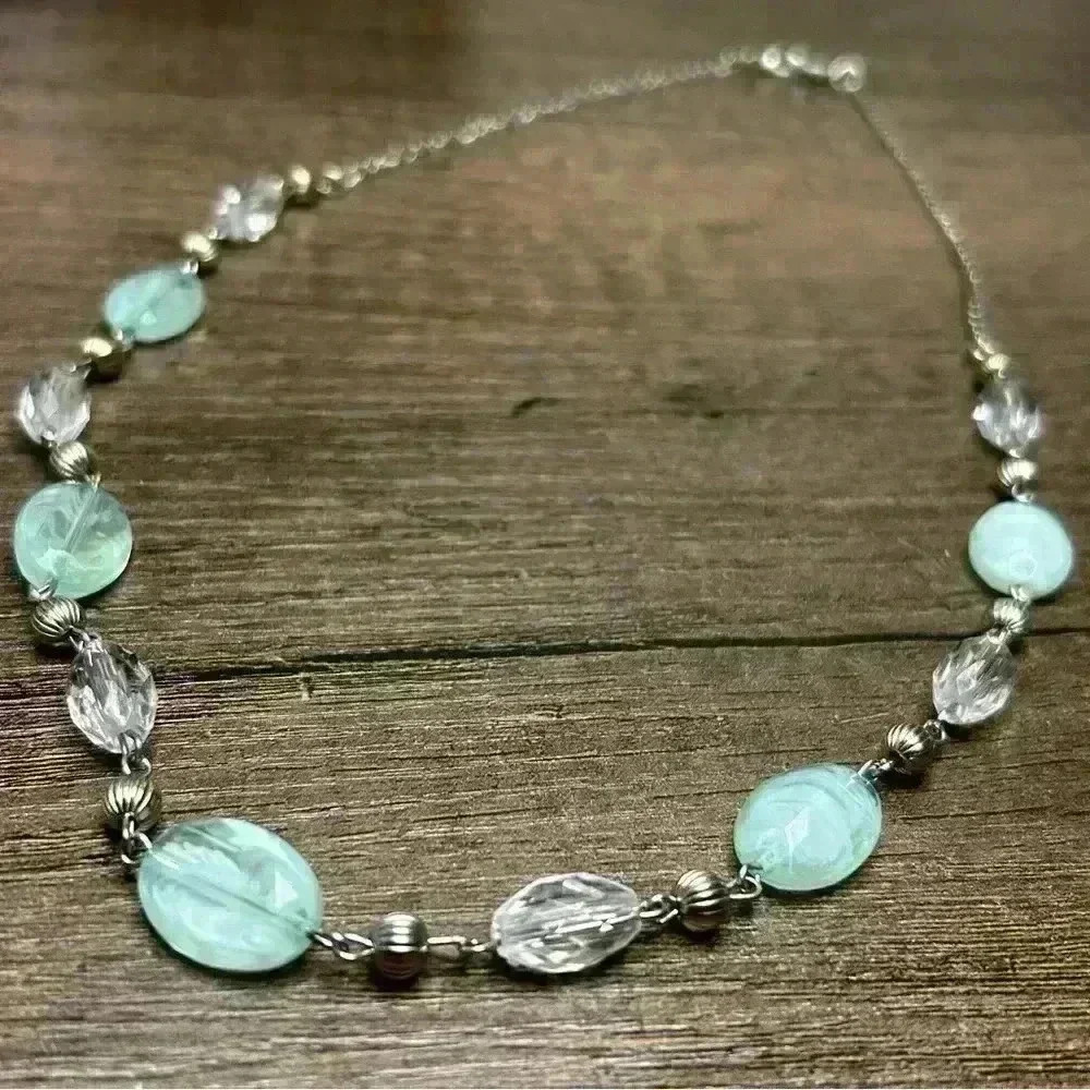 Vintage Ocean Foam Green and Clear Beads Silver Tone Necklace